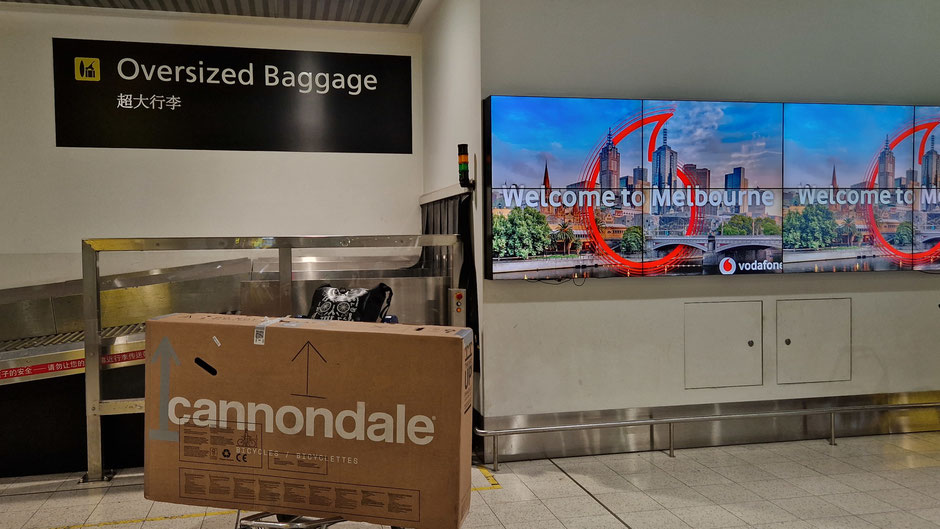 Mein Rad noch im Karton abholbereit am Flughafen Melbourne