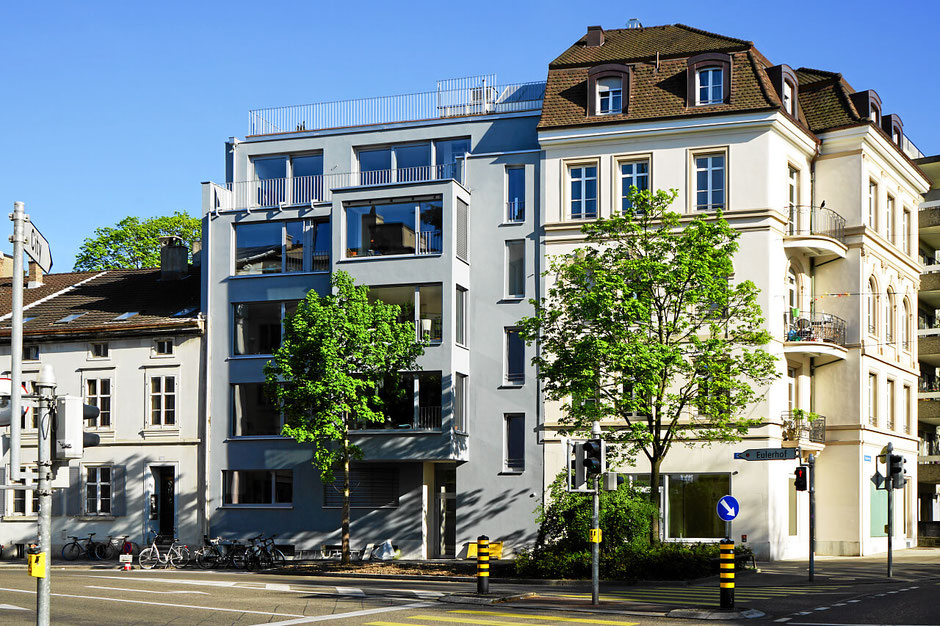 Neubau von einem Mehrfamilienhaus mit Dachterrasse in Basel