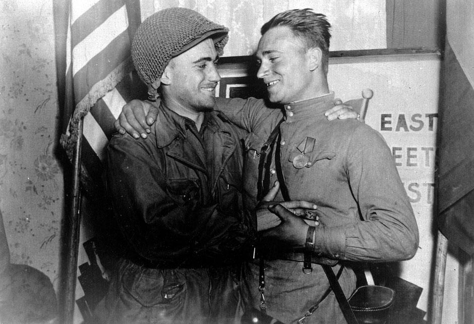Symbolisches Treffen am 27. April 1945 zwischen William Robertson und Alexander Silwaschko nahe Torgau
