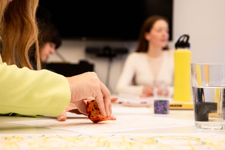 Mindful Art Ritual Workshop mit Anne Pflug in Hamburg, Dezember 2023. Photo: Urbanartistclub