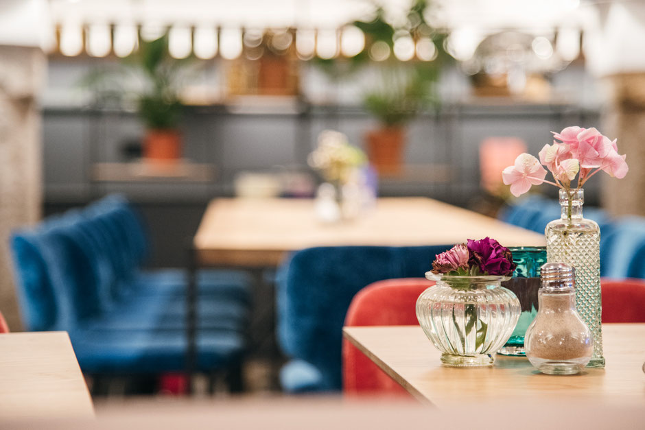 #mountainhideaways Hotel Story: Hotel BLÜ, Bad Hofgastein - Salzburgerland, Boutiquehotel, Bikehotel, Wanderhotel, Skihotel - ideal für alle Abenteuer!, empfehlenswertes BLÜ Restaurant (Fusionsküche thailändische - österreichische Küche) und BLÜ Bar