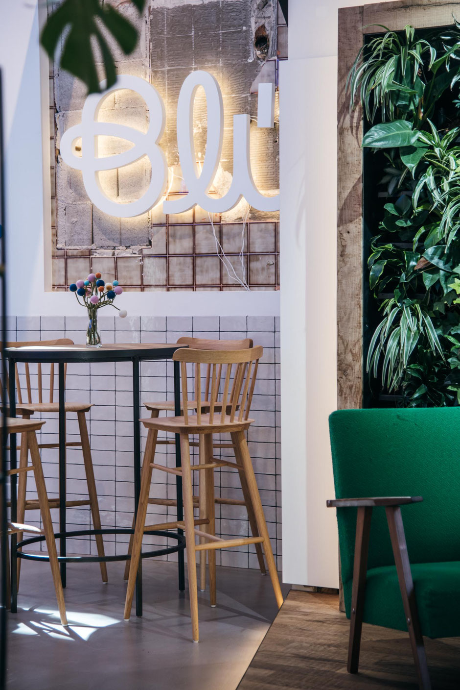 #mountainhideaways Hotel Story: Hotel BLÜ, Bad Hofgastein - Salzburgerland, Boutiquehotel, Bikehotel, Wanderhotel, Skihotel - ideal für alle Abenteuer!, empfehlenswertes BLÜ Restaurant (Fusionsküche thailändische - österreichische Küche) und BLÜ Bar