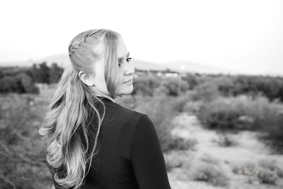 black and white of senior girl. Fleur de Lea Photography