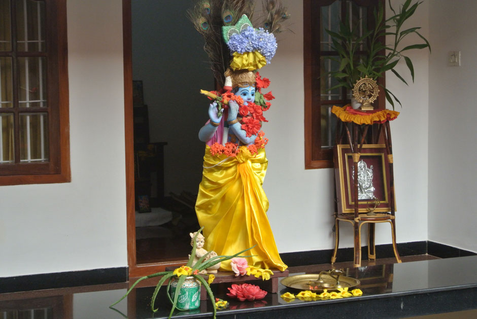 一般家庭で神様にささげられているお花など。