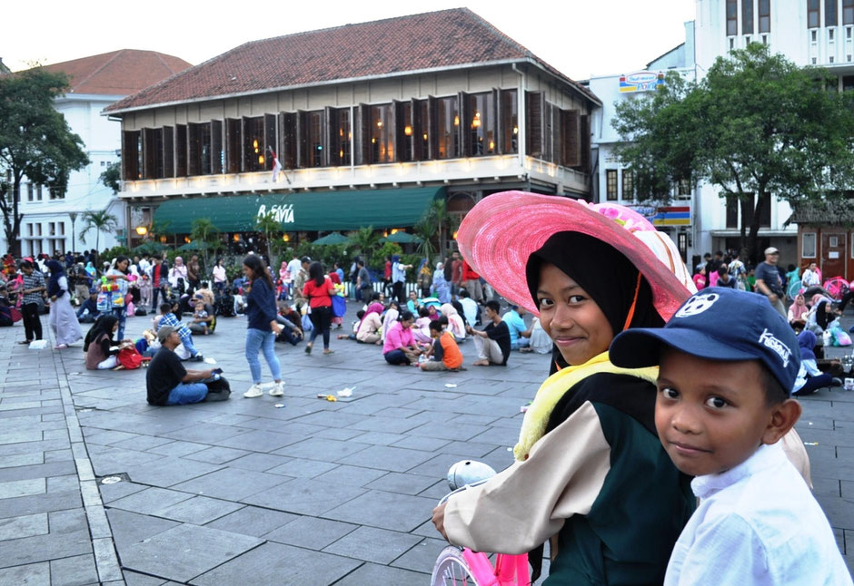 Het gezellige Fatahillah plein in Jakarta