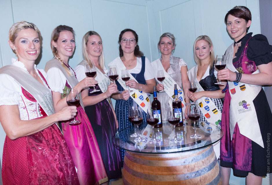 Bild: 11.11.2015 Rössle Mauren vLnR: Ramona, Nicole, Katya, Christina, Nadine, Daniela, Tanja