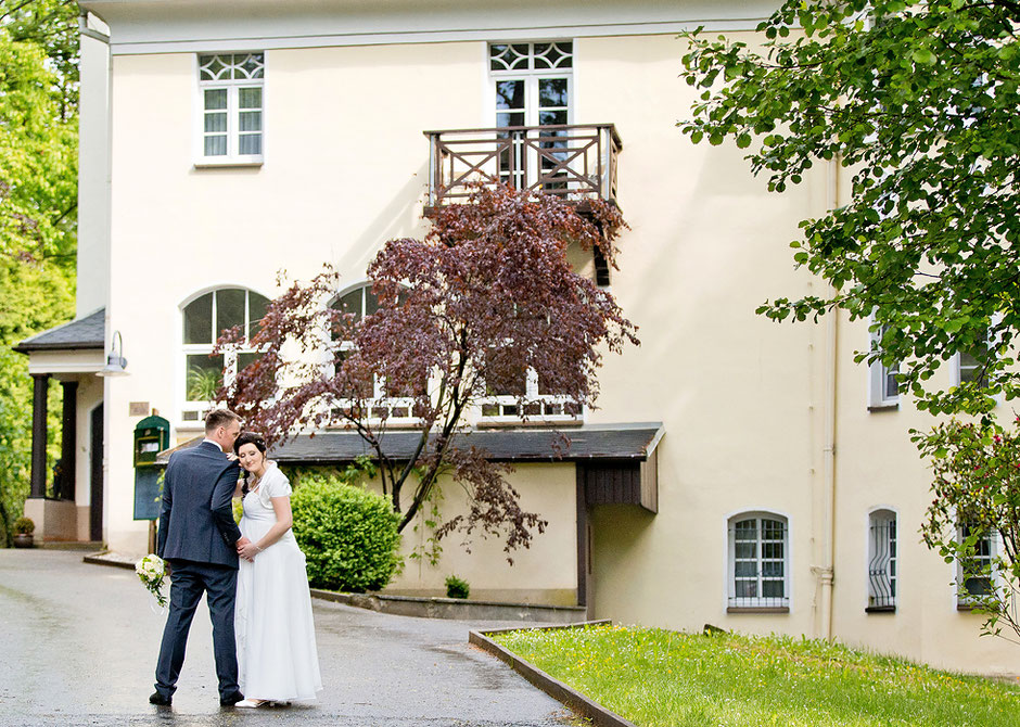 Fotograf zschopau, hochzeitsfotograf zschopau, Fotograf amtsberg, villa willisch amtsberg, fotoshootig, hochzeit schwanger, hochzeitsfotos mit babybauch, hochzeitsfotos schwanger