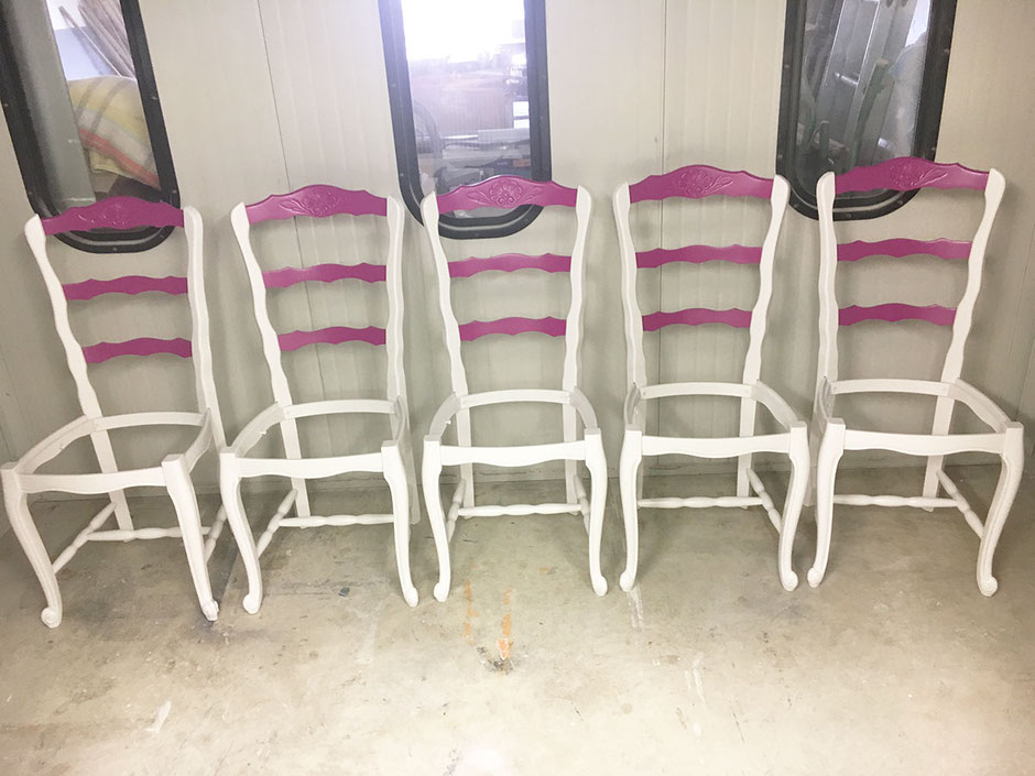 Artisan rénovation de chaise peinture laquée à Antibes