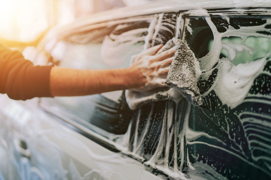 Wassen en poetsen auto