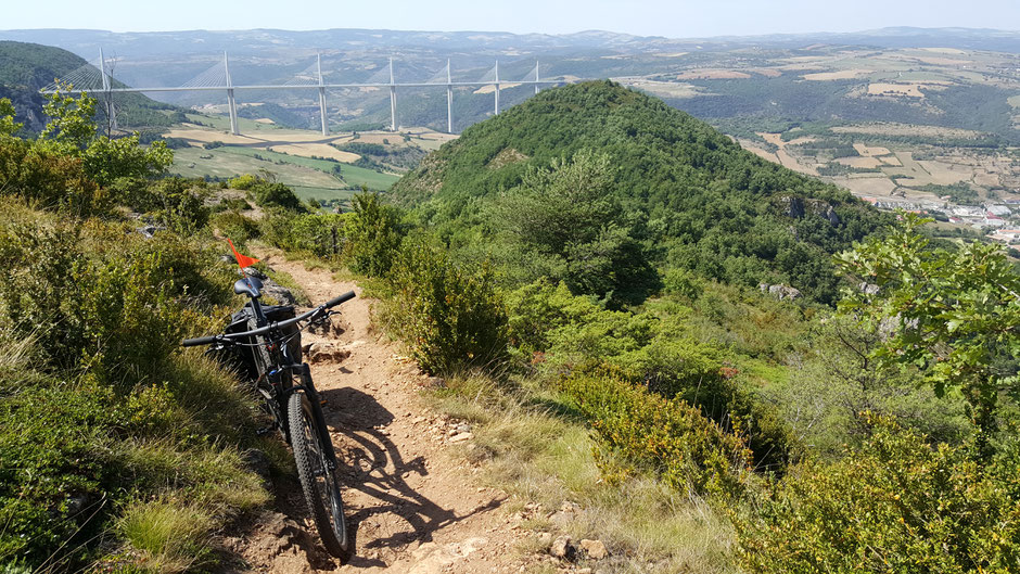 Viaduc de Millau du cirque de Boundoulaou.