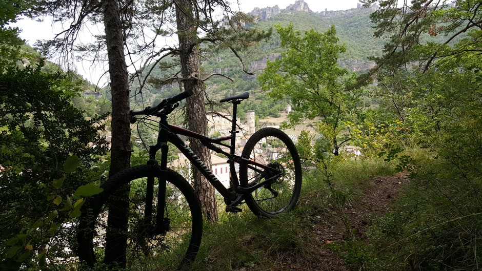 Arrivée sur le single track à proximité de la Roque de Sainte Marquerite.