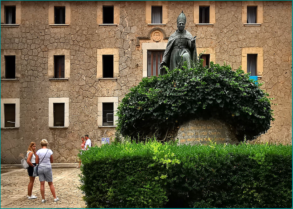 Plaza del Obispo Pere Campins