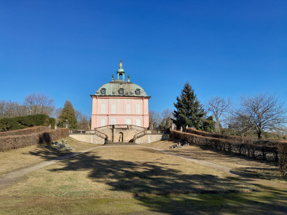 10:25 Fasanenschlösschen, 1769-1772 für Kurfürst Friedrich August III als Sommersitz erbaut