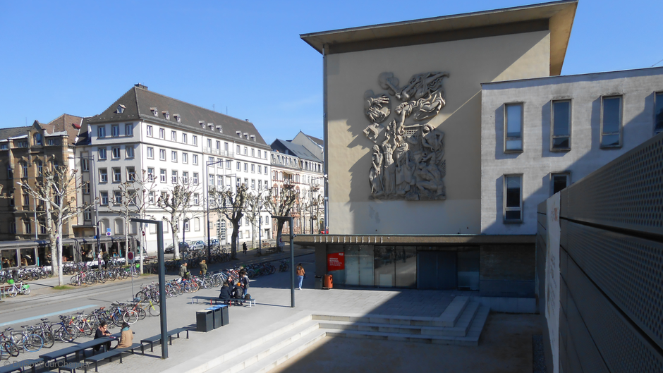 boulevard de la victoire strasbourg tram et entrée de l'INSA