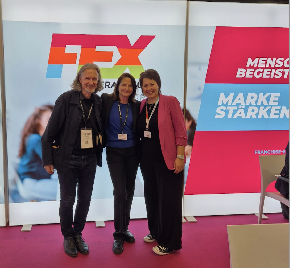 Luana Köttler, Prof. Veronika Bellone & Thomas Matla auf der FEX25 © Bellone Franchise Consulting GmbH
