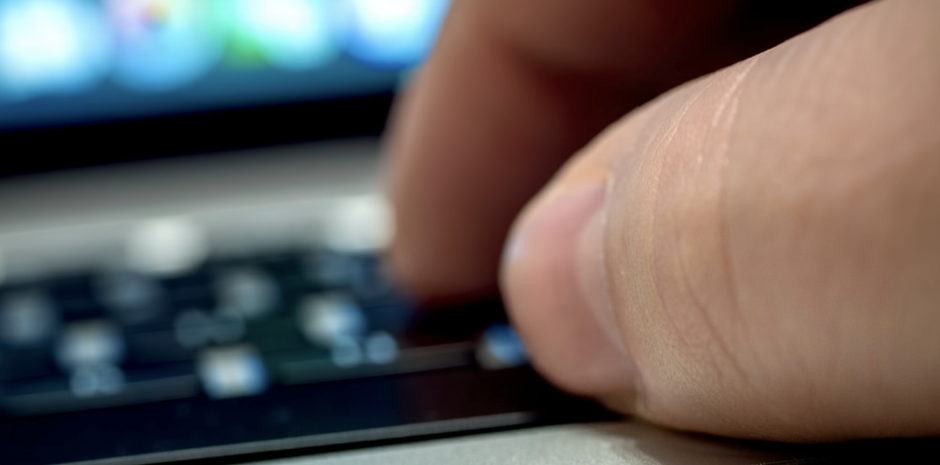 Acceso de adultos y jóvenes a internet