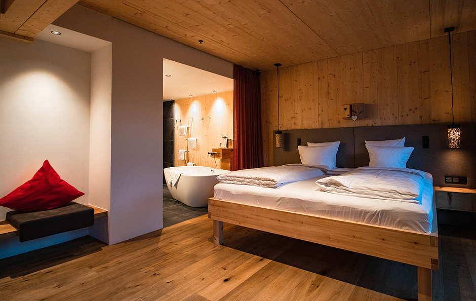 Die Werdenfelserei Boutique Hotel Feuersuite Urlaub mit Hund Bergurlaub mit Hund
