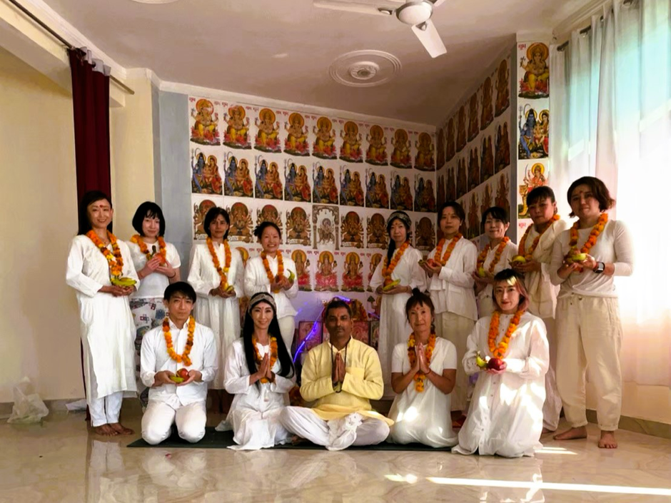 Narayan Guruji & Satyaprema with the students