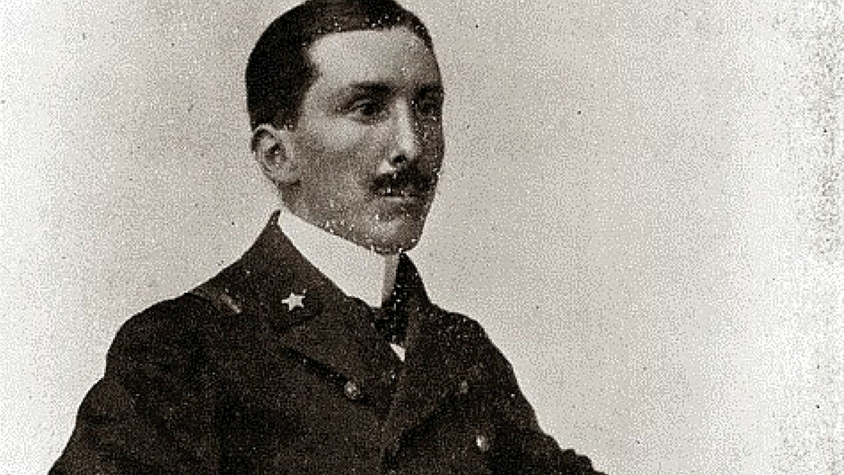 Mario Calderara con la divisa da ufficiale della Regia Marina.