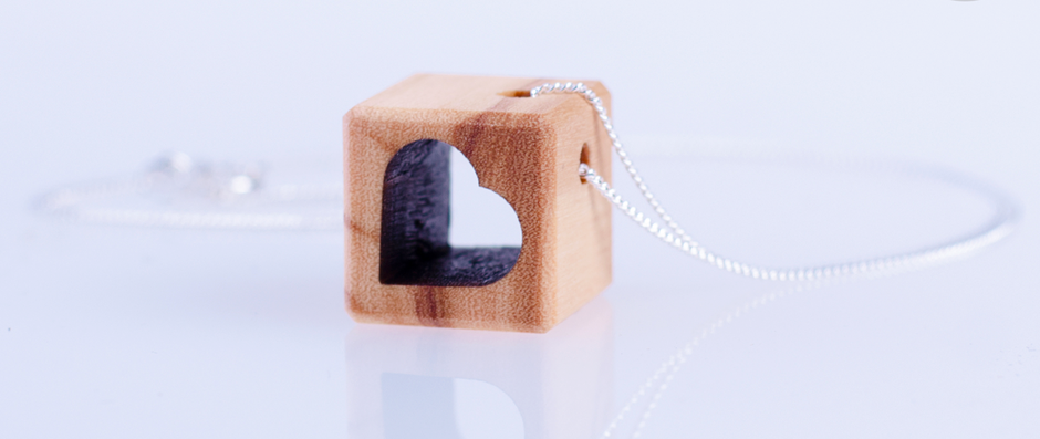 schmuck, schmuck online, modeschmuck, schmuck online shop, schmuck kaufen, modeschmuck online shop, holzschmuck, online schmuck, damen, modeschmuck, kette, herz kette, kette mit herz, halskette damen, herzkette, modeschmuck ketten, olivenholz, huamet,