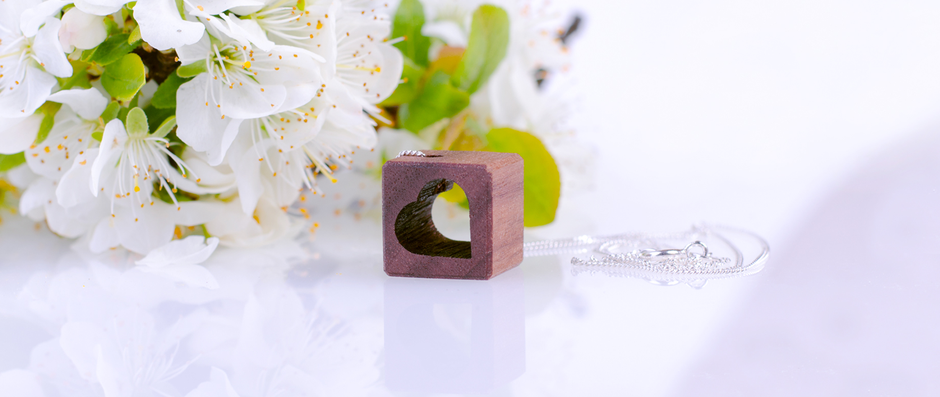 schmuck, schmuck online, modeschmuck, schmuck online shop, schmuck kaufen, modeschmuck online shop, holzschmuck, online schmuck, damen, modeschmuck, kette, herz kette, kette mit herz, halskette damen, herzkette, modeschmuck ketten, nussholz, huamet,