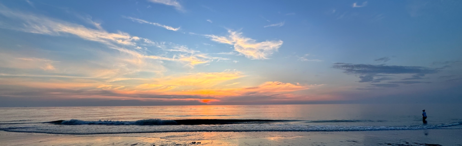 Sonnenaufgang: Die Sonne geht irgendwo immer auf. Psychotherapie Gladbeck. - Gelassenheit macht frei.