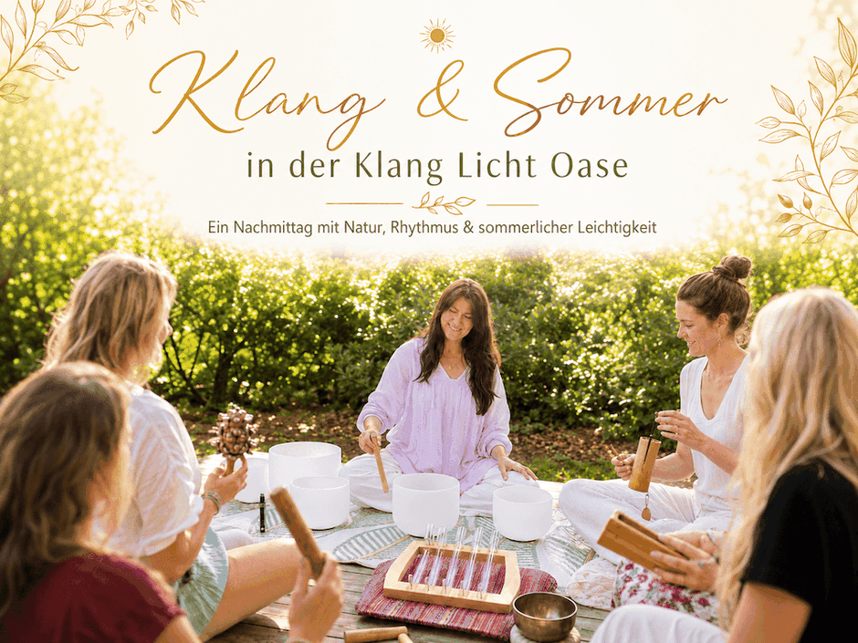 Simone mit Kristallklangschalen und Kristallharfe mit einer kleinen Gruppe Frauen mit Rassel, Shaker und Klangspiel