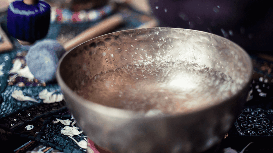 Klangfrequenzen und Zellresonanz – wissenschaftliche Wirkung von Sound Healing