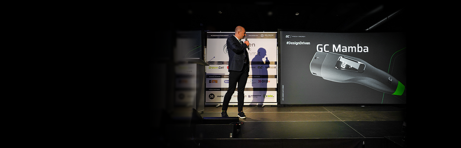 Paweł Ochyński, CEO von Green Cell stellte auf der Green Auto Summit Konferenz das GC Mamba vor ©GreenCell