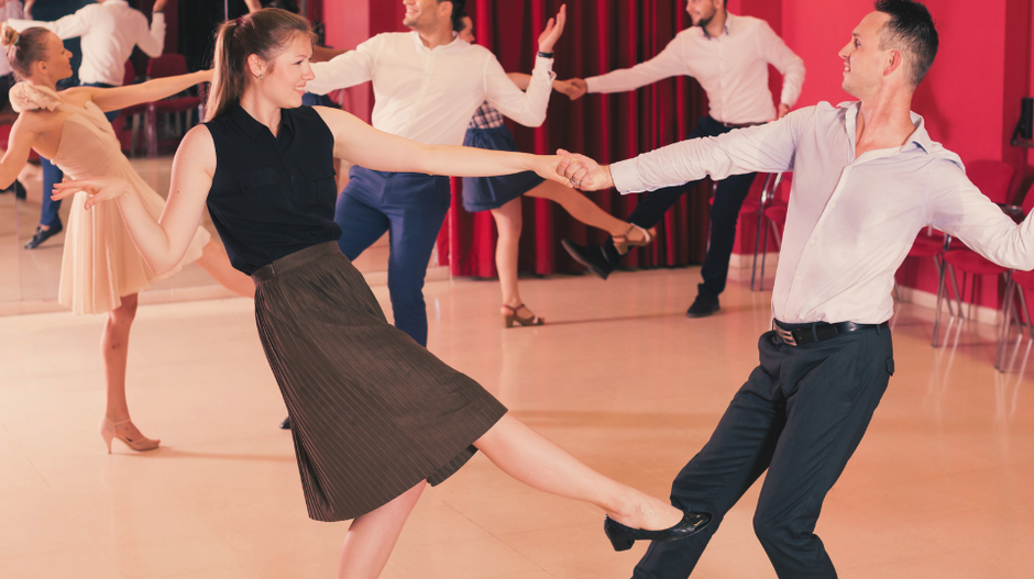 Tanzspaß in Innsbruck bei den West Coast Swing-Kursen der Tanzschule Vallazza