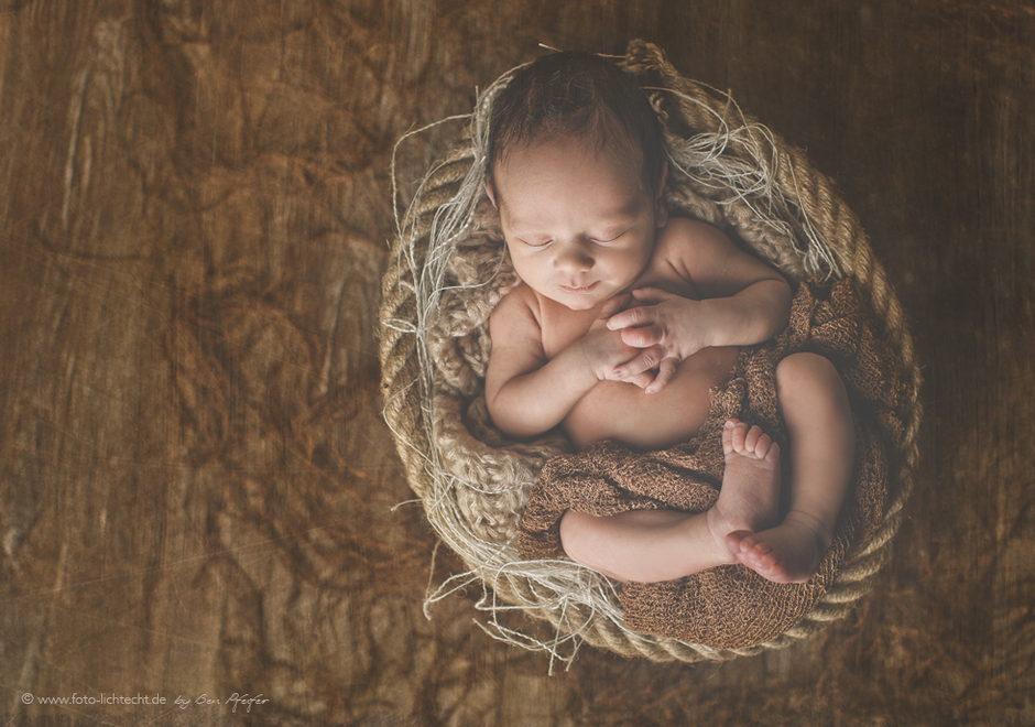 newborn shooting, newborn fotografie, fotografie, newborn, fotostudio lichtecht, fotografen deutschland, foto, fotografieren, baby, neugeborenes, entbindung, babys, babyfotos, fotos von baby, säugling, newborn fotoshooting chemnitz, chemnitz, annaberg