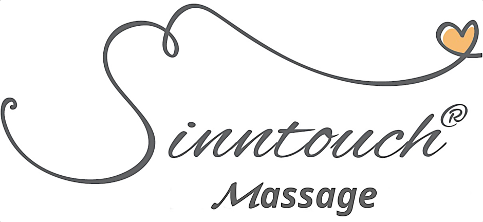 Das Bild zeigt der Schriftzug Sinntouch® Massage