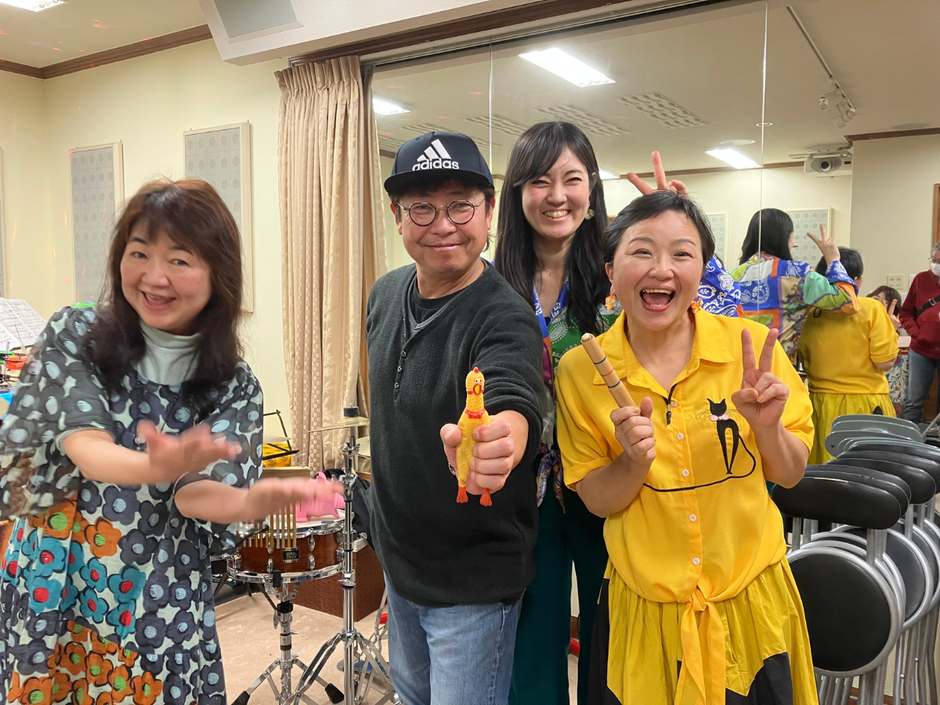 左：あっこさん　右：まっちゃん　右上：美郷さん