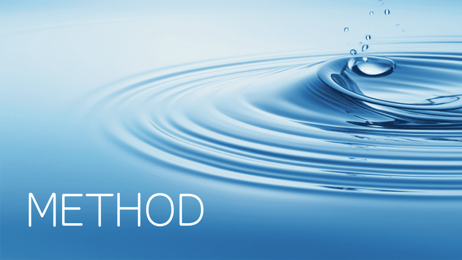 水の波紋の上に「METHOD」と言う文字が書かれている。