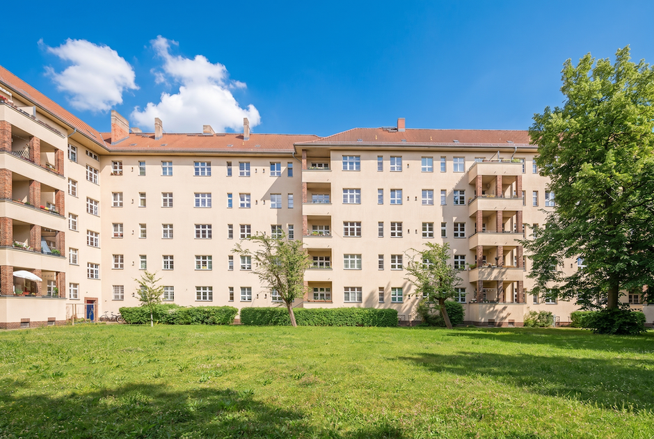 Außenansicht der denkmalgeschützten Wohnanlage in Berlin-Prenzlauer Berg