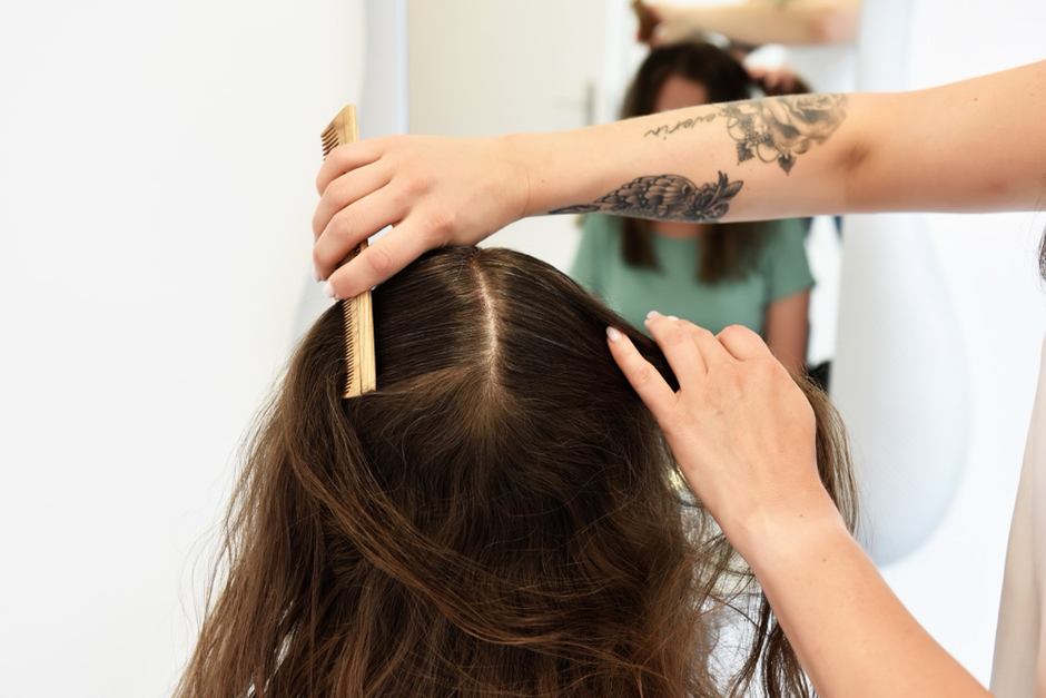 Haarausfall NRW, Haarausfall nach Corona, Haartransplantation Frauen, Haarausfallexperte nrw , Spezialist haarausfall frauen nrw, haarausfall spezialist nrw, haarspezialist nrw, haartransplantation nrw, kopfhautbehandlung, kopfhautanalyse, kopfhautjucken,