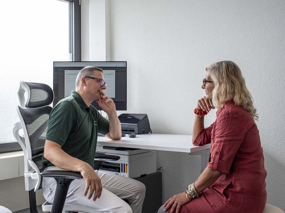 Patientengespräch bei Hammer-Massagepraxis