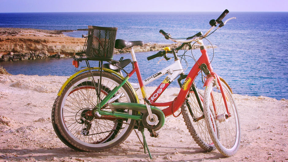 deux vélos d'occasion à la mer