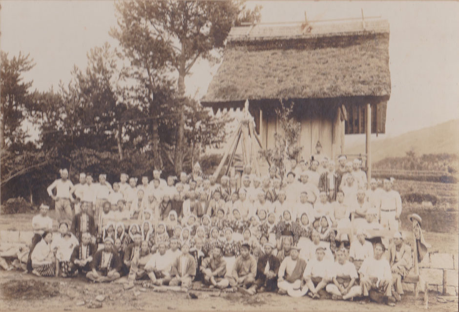神社由緒, 九州最古の万葉歌碑(山上憶良) - 鎮懐石八幡宮 神社由緒, 九州最古の万葉歌碑(山上憶良) - 鎮懐石八幡宮