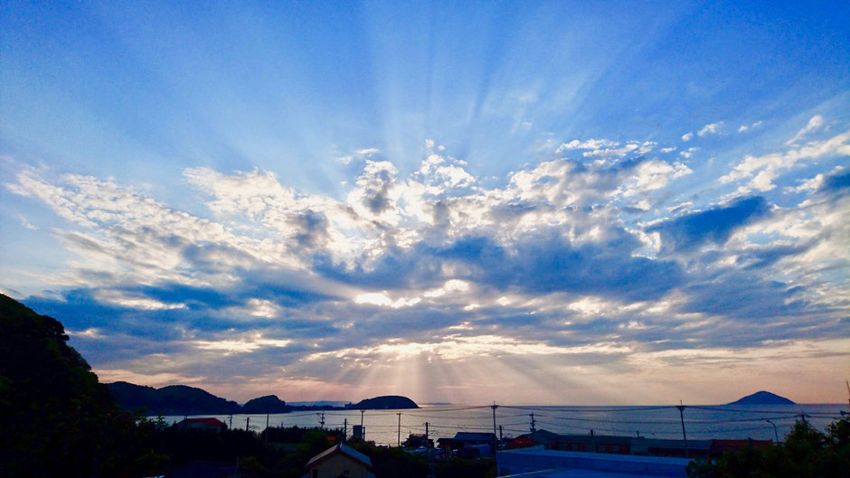 糸島の夕日】夕焼け絶景の人気スポットと穴場、日の入り時間
