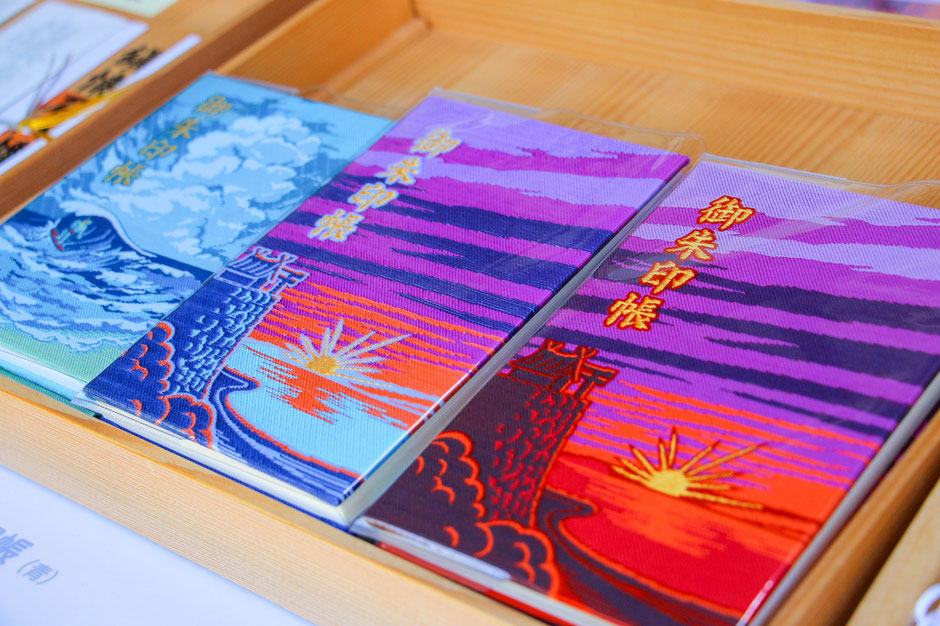 色鮮やかな御朱印帳　Colorful goshuin notebook