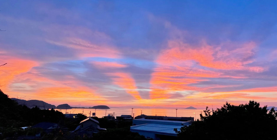 放射線状の夕日