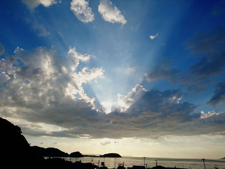 薄明光線　Crepuscular rays, sunbeams