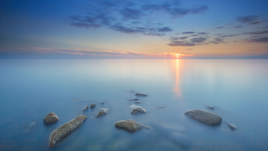 Sunset IJsselmeerkust bij Laaksum, Friesland