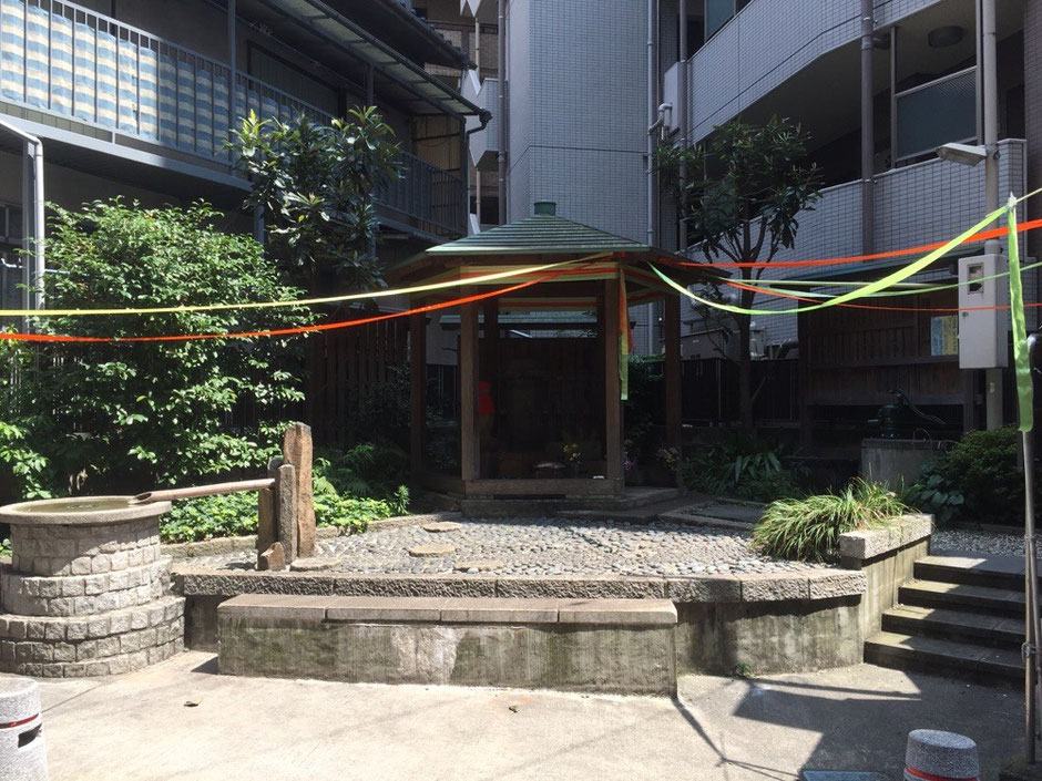 Golden water well and Rokujizo guardian deity of children Tokyo Koganei historical walking tourist spot TAMA Tourism Promotion - Visit Tama　黄金の水と六地蔵　東京都小金井市　歴史　散策　観光スポット　多摩観光振興会