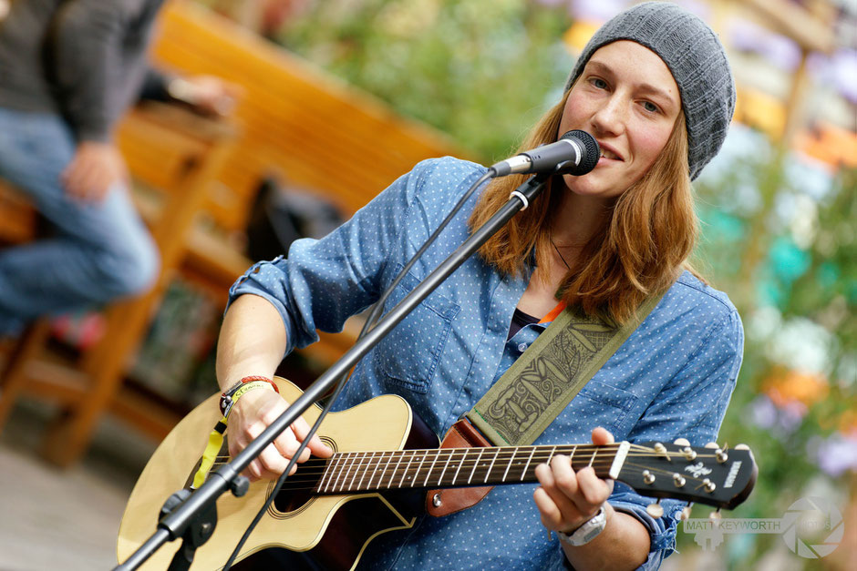 Ami Lyons Würzburg STRAMU Strassenmusik Street music Singer songwriter Festival