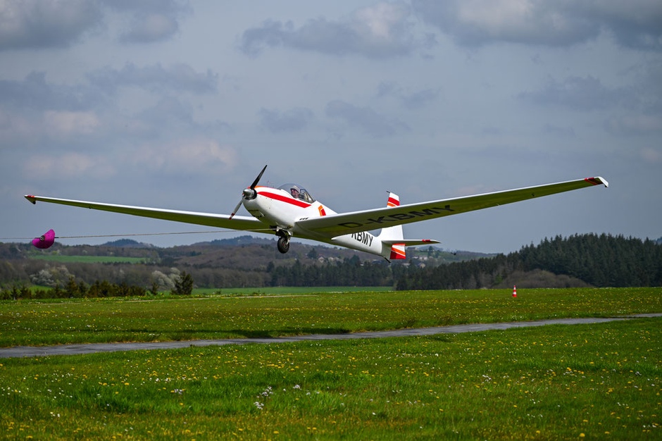 Marc Theisen in der ASK 14 beim Windenstart - Foto: Marc Schultz