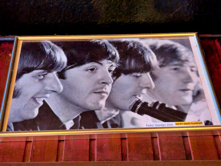 Kiez-Kapitän Touren auf der Reeperbahn – Beatles-Touren und Stadtführungen durch St. Pauli und Hamburg. Die Kiez-kapitän Reeperbahn & Beatles Kieztour.