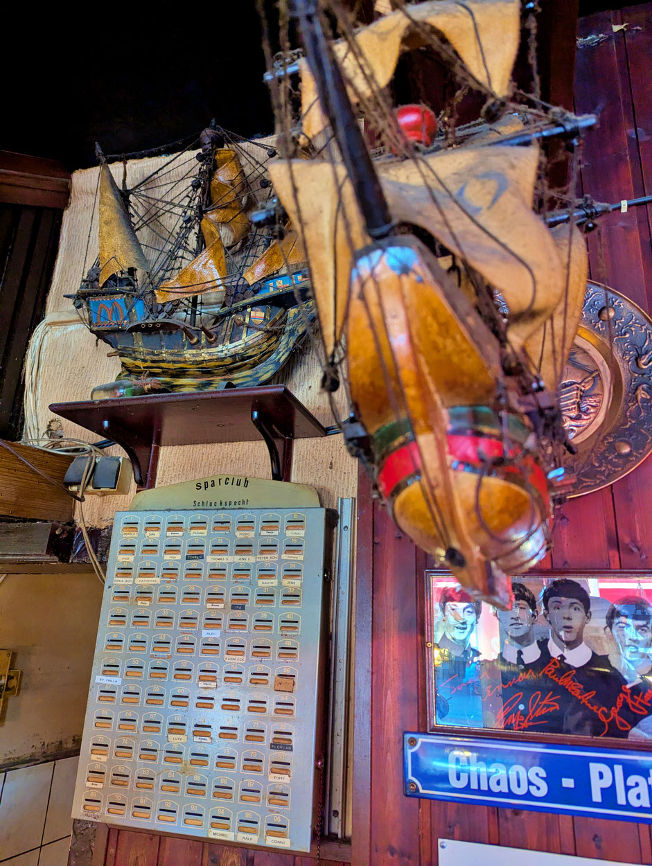 Kiez-Kapitän Touren auf der Reeperbahn – Beatles-Touren und Stadtführungen durch St. Pauli und Hamburg. Die Kiez-kapitän Reeperbahn & Beatles Kieztour.