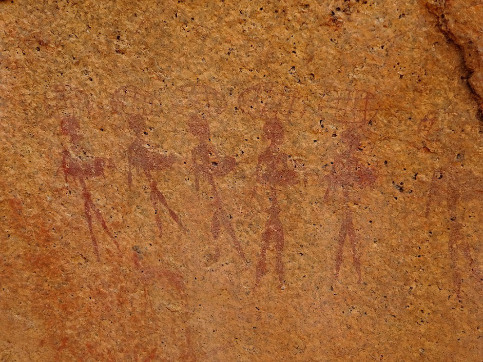 Très ancienne peinture rupestre qui témoigne d'une occupation des lieux par des San, dans des temps reculés.